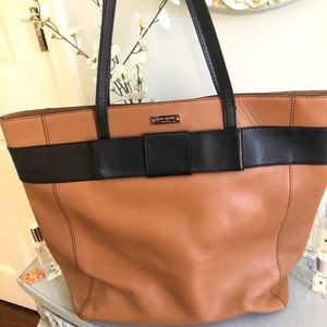 Unique Kate spade bag with bow.